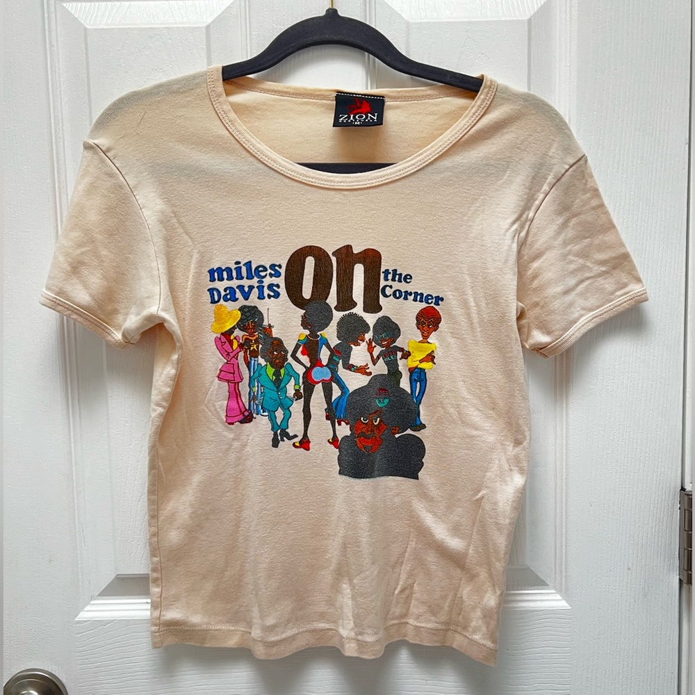 Vintage 2001 Zion Rootswear Miles Davis On The Corner Cotton T-Shirt Size Medium